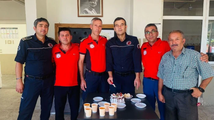 Gülnar İtfaiye Amirliği'nde İtfaiye Haftası Coşkusu Yaş Pasta İle Kutlandı