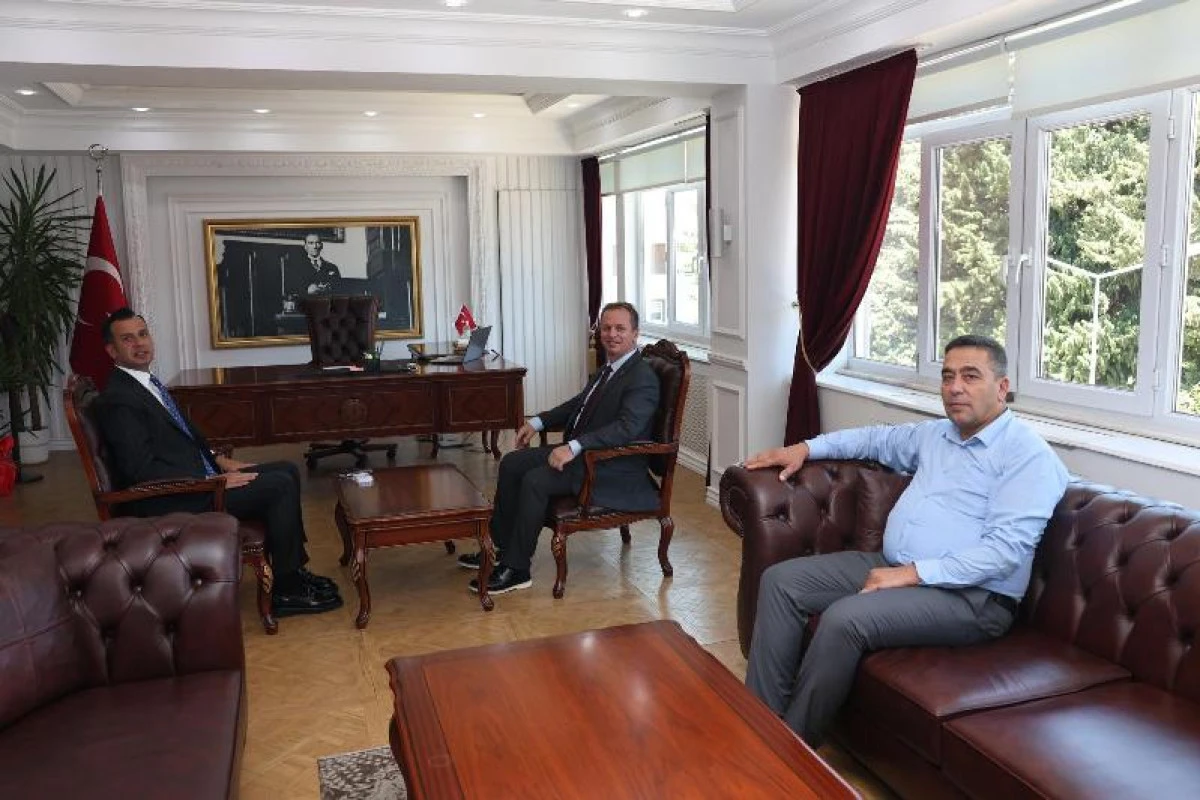 Başkan &Ouml;nge,Kaymakam Aslan'a Hayırlı olsun Ziyaretlerinde Bulundu