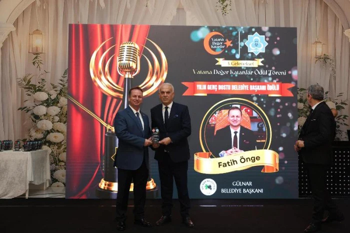 G&uuml;lnar&rsquo;a Gurur Veren &Ouml;d&uuml;l: Başkan Fatih &Ouml;nge &ldquo;Yılın Gen&ccedil; Dostu Belediye Başkanı&rdquo; Se&ccedil;ildi
