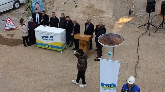 G&uuml;lnar'da Doğalgaz Meşalesi Yakıldı