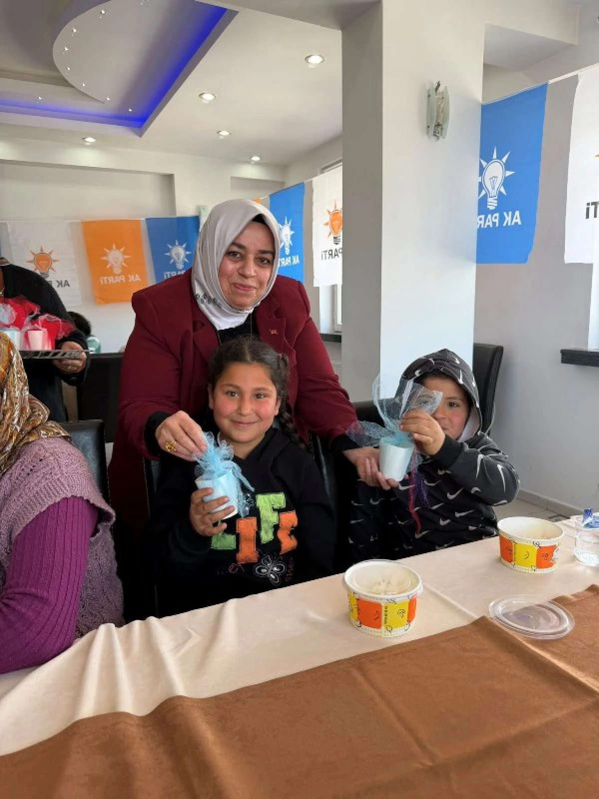 G&uuml;lnar&rsquo;da Erken 23 Nisan Coşkusu: &Ccedil;ocukların Mutluluğu Y&uuml;zlerine Yansıdı