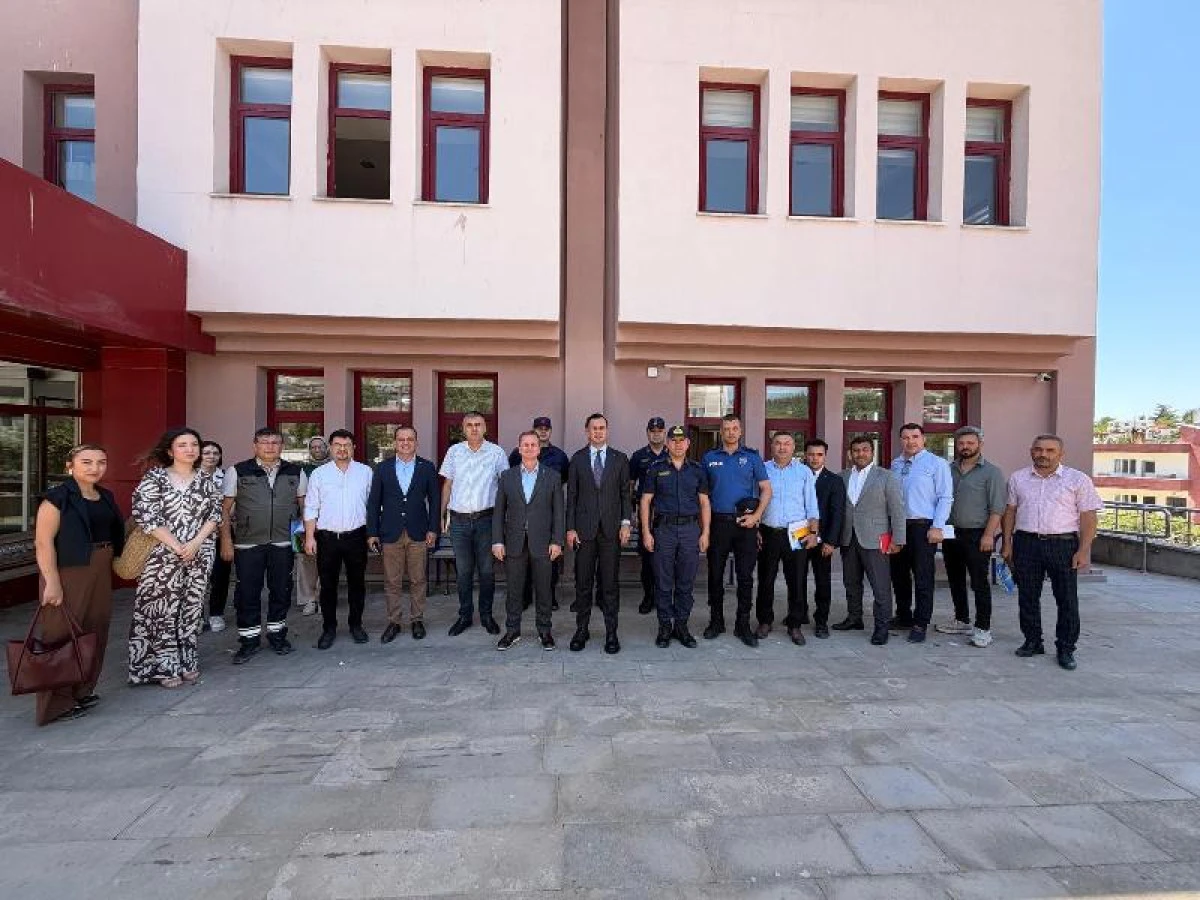 G&uuml;lnar&rsquo;da Kamu Kurum M&uuml;d&uuml;rleri Kaymakam Emrah Aslan Başkanlığında Toplandı