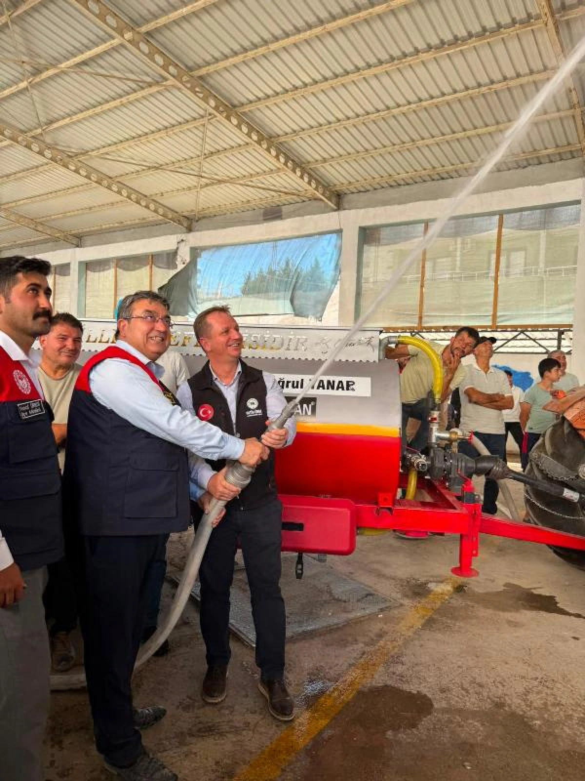 G&uuml;lnar'da &Uuml;reticilere 36 Adet &Ccedil;ekilir Tip Su Tankı Dağıtıldı