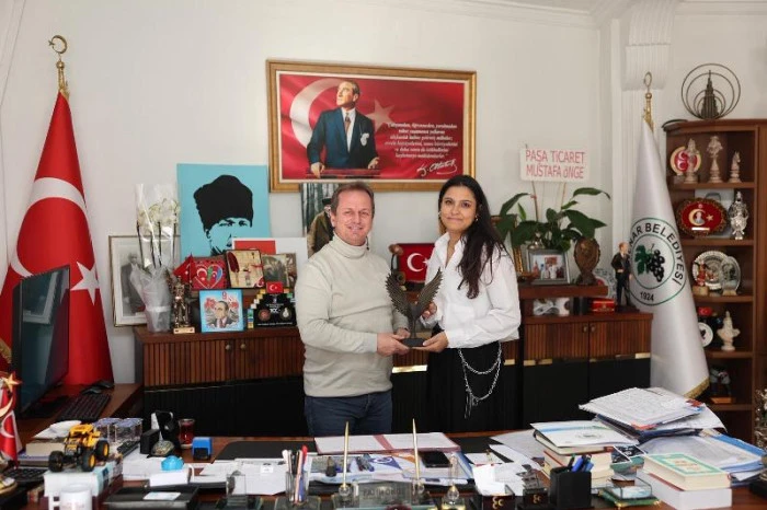 G&uuml;lnar&rsquo;dan Gen&ccedil;liğe Altın Dokunuş