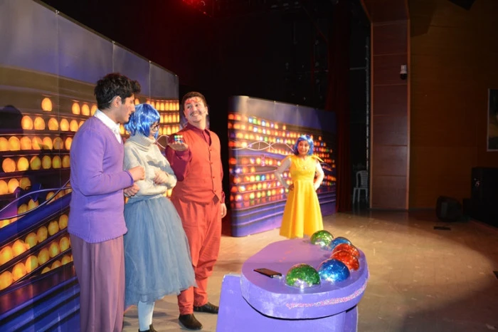 G&uuml;lnarlı &Ouml;ğrencilere Erken Karne Hediyesi: Tiyatro Coşkusu!