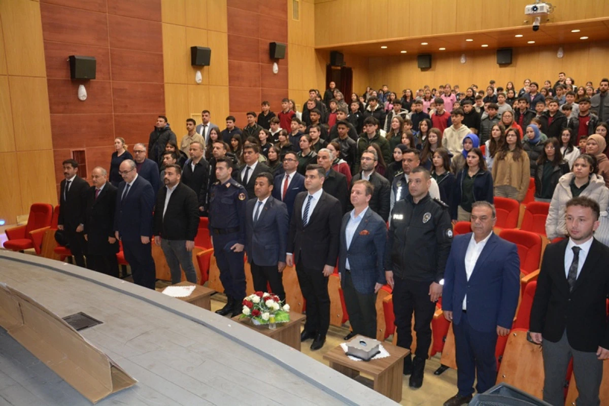 İstiklal Marşı&rsquo;nın 105. Yılı G&uuml;lnar&rsquo;da Gururla Kutlandı