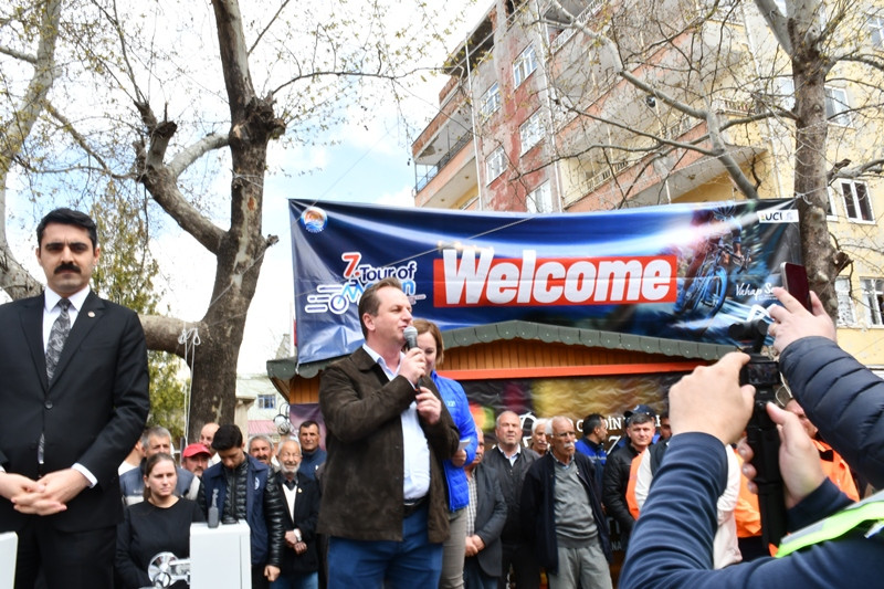 Mersin Büyükşehir Belediyesi Bisiklet Yarışması Gülnar'dan Start Aldı: Başkan Önge'den Rusça ve İngilizce Selamlama