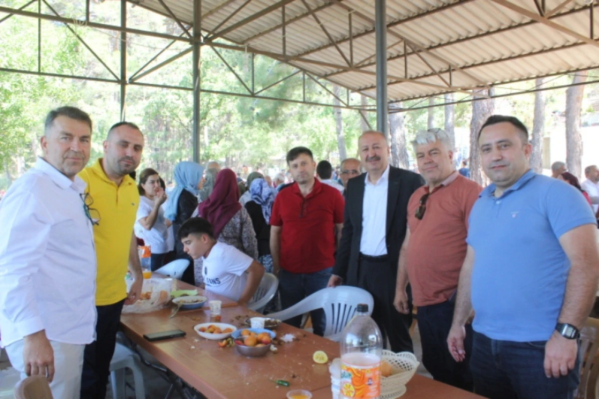 Mollaömerli Mahallesi'nde Bayram Geleneği Yaşatılıyor