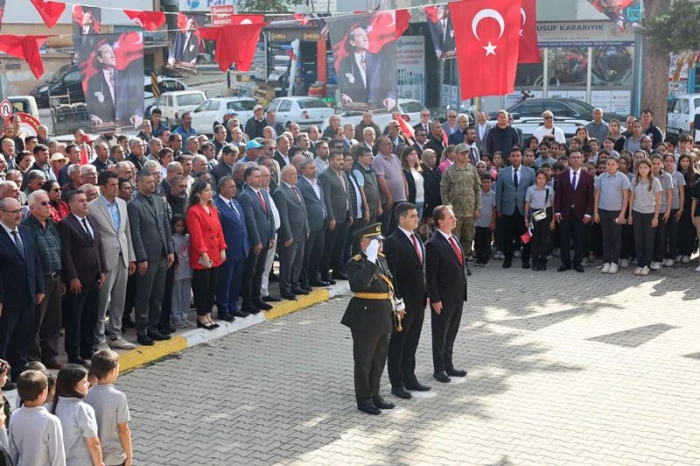 Çelenk Koyma Töreni Gerçekleşti