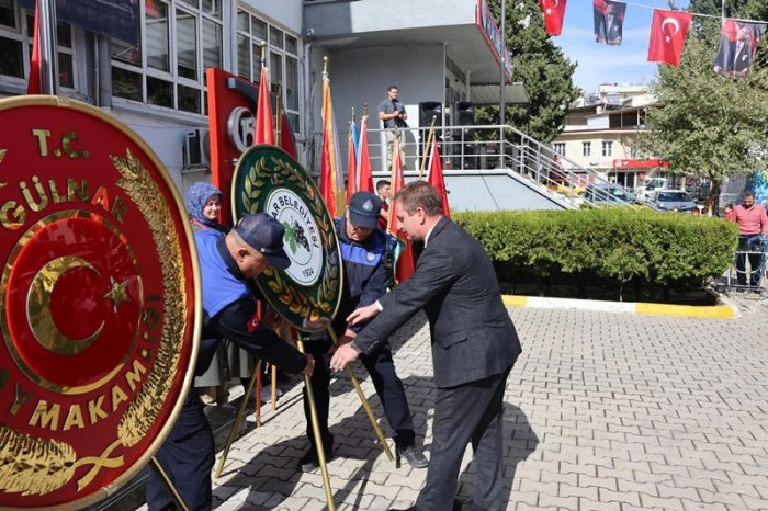 Çelenk Koyma Töreni Gerçekleşti