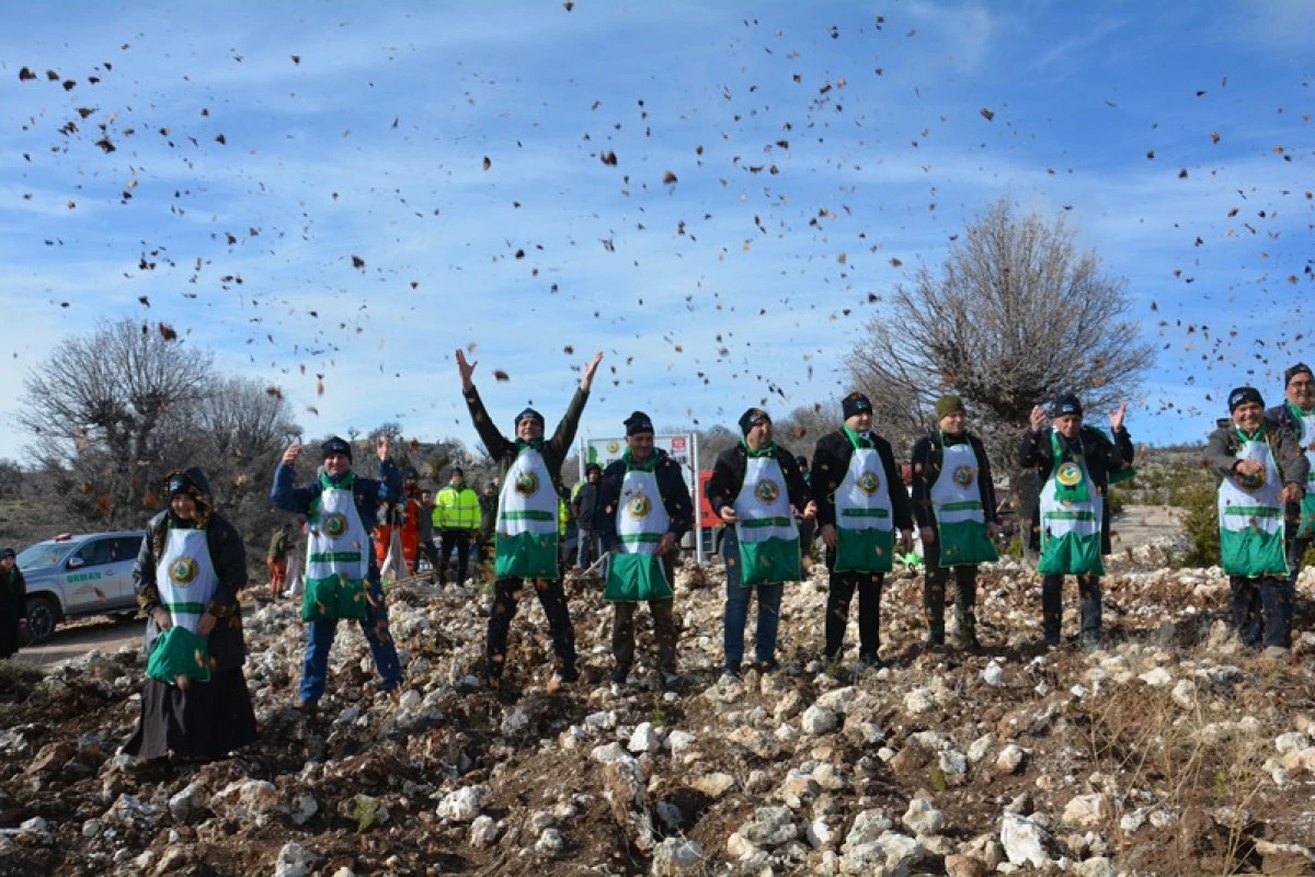 Yeni yıla fidan keserek değil, fidan dikilerek ve tohum ekilerek girildi.
